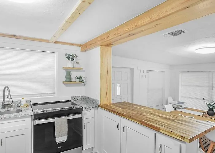Central, Cozy Retreat